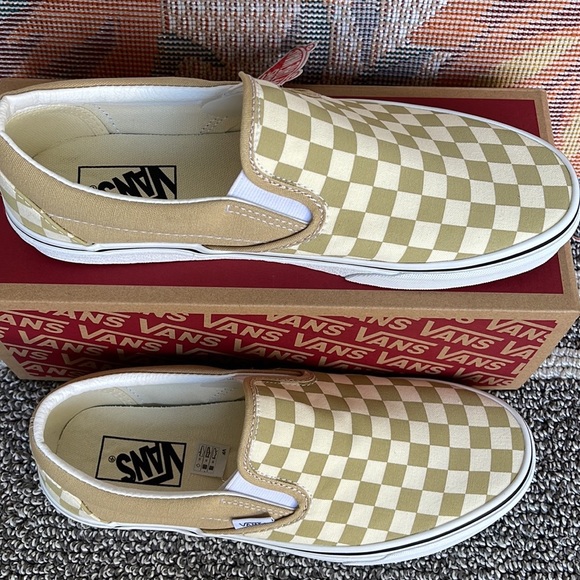 Vans WMNS Classic Slip-0
Checkerboard Taos Taupe
VN0A5A08YUU
Sneakers - Picture 4 of 16